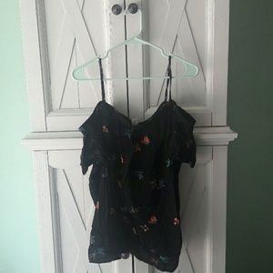 🌼 NWOT Wild Flower Cold Shoulder Top